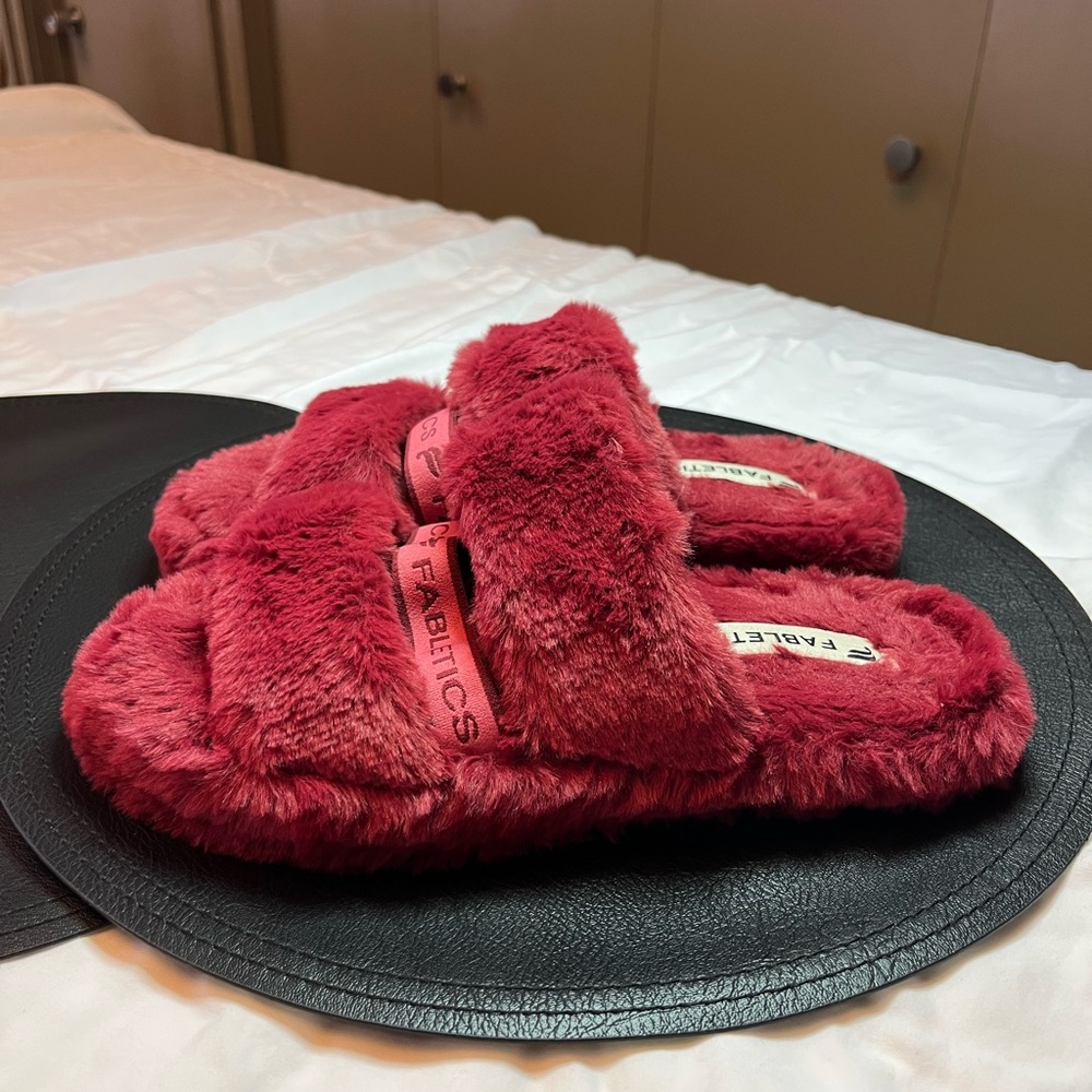 Fabletics Red Fuzzy Slippers - Picture 5 of 5